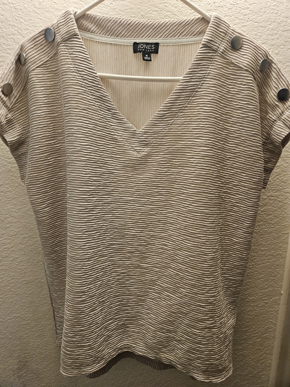 Jones New York Beige Ribbed V-Neck Tunic with Shoulder Buttons
